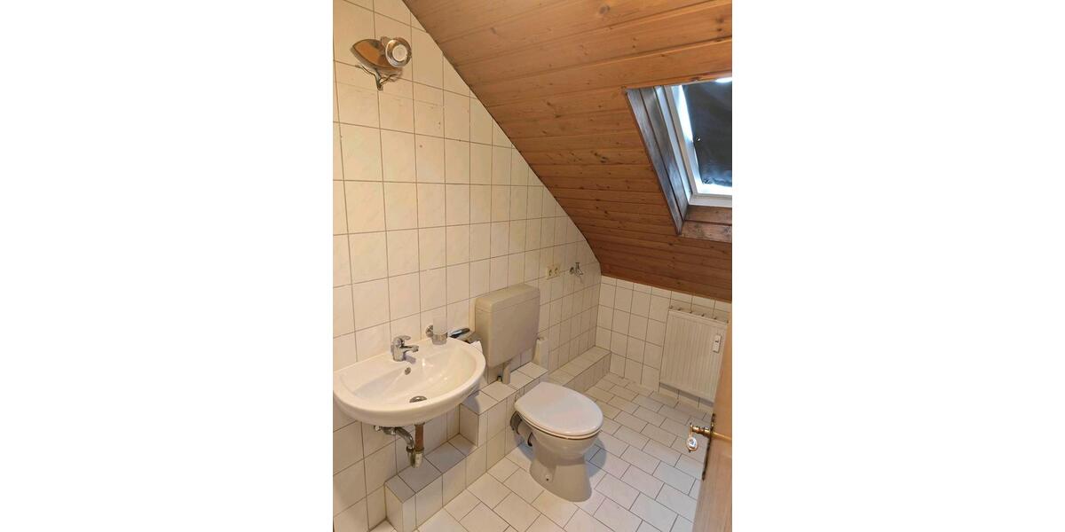 Dachgeschoßwohnung Hafenlohr - 3 Zimmer, 71 m&sup2;, 580&euro; | Angebot:26120691
