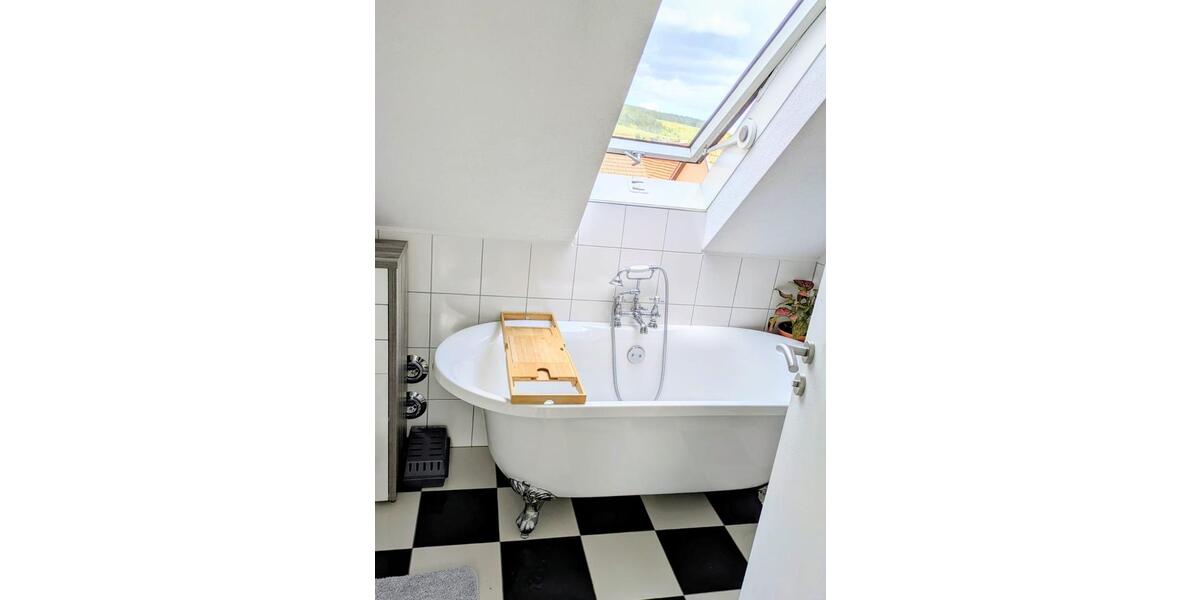 Dachgeschoßwohnung Leinach - 4 Zimmer, 94 m&sup2;, 740&euro; | Angebot:26288323