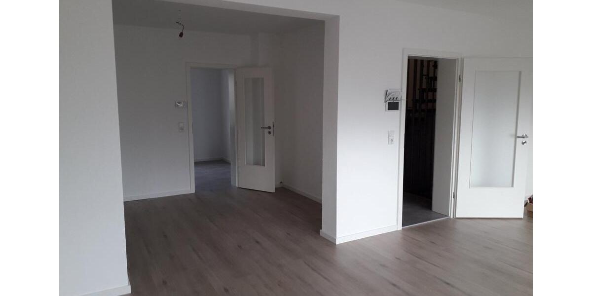 Reihenhaus Würzburg Lengfeld - 7 Zimmer, 146 m&sup2;, 2.200&euro; | Angebot:26471982