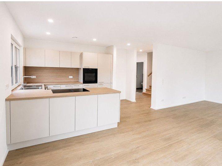 Doppelhaushälfte Unterpleichfeld - 5.5 Zimmer, 145 m&sup2;, 2.100&euro; | Angebot:26584365