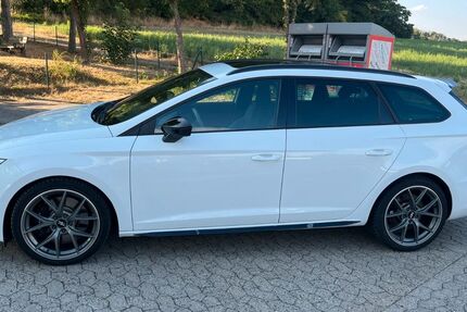 Seat Leon 61.727 km 24.499 &euro; Waldbrunn 97295
