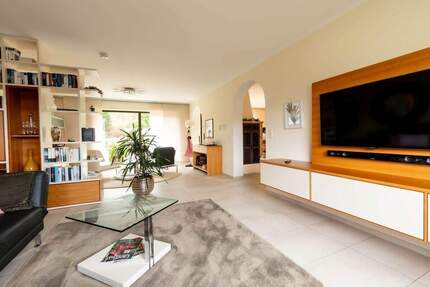 Elegantes Einfamilienhaus mit Einliegerwohnung in begehrter u. naturnaher Wohnlage von Erlabrunn 8 zimmer