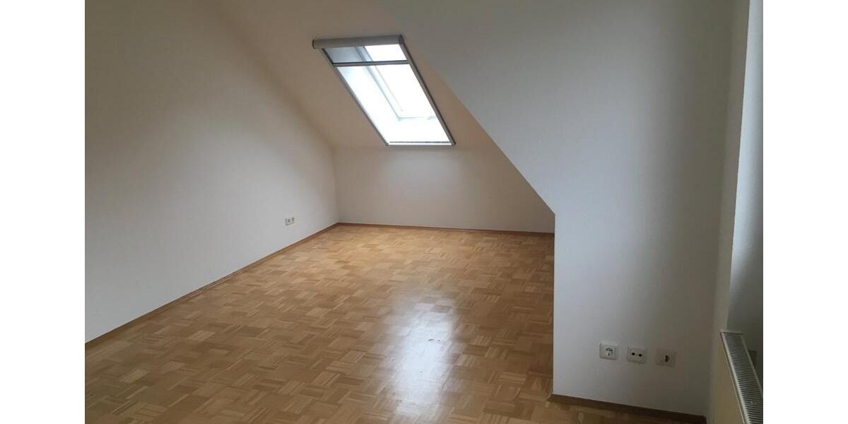Dachgeschoßwohnung Frickenhausen am Main - 3 Zimmer, 99 m&sup2;, 1.000&euro; | Angebot:26560530