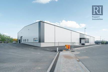 Neubau: Gewerbehalle mit Bürofläche in Marktsteft zimmer