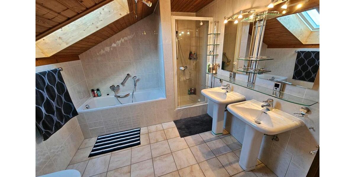 Einfamilienhaus Würzburg Heuchelhof - 7 Zimmer, 259 m&sup2;, 630.000&euro; | Angebot:25855005