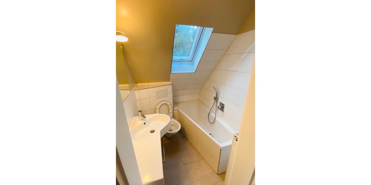 Dachgeschoßwohnung Würzburg - 3 Zimmer, 60 m&sup2;, 800&euro; | Angebot:26451079