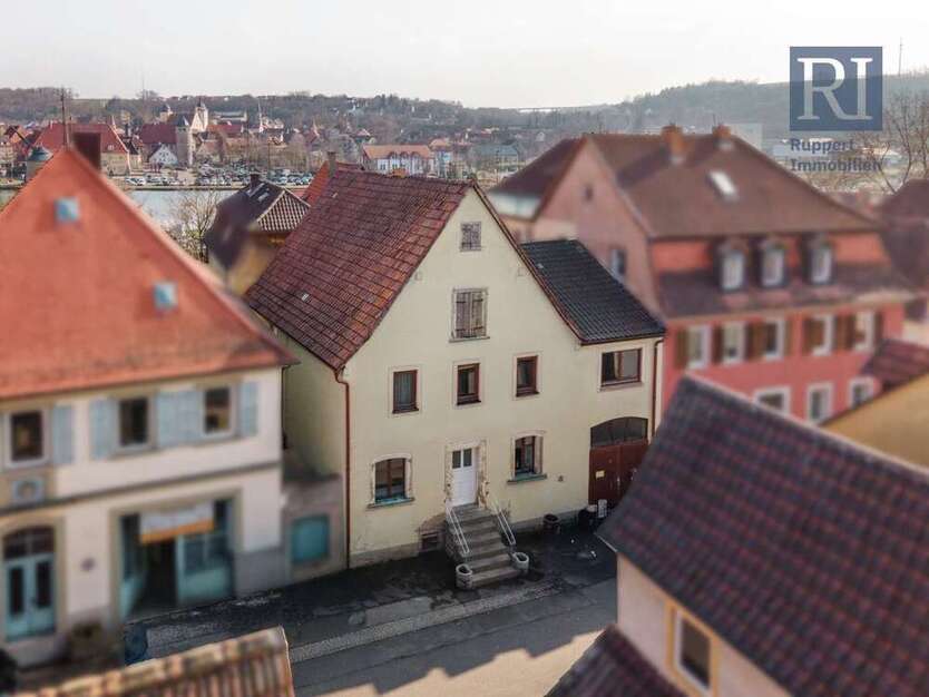 Haus zum Kaufen in Segnitz 160.000 € 186 m²