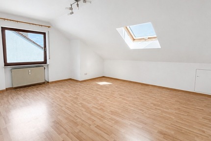 Ruhig wohnen, stadtnah leben – 2-Zimmer-Wohnung mit Dachloggia und Tiefgaragenstellplatz - Wohnung würzburg Versbach | Angebot:27144301