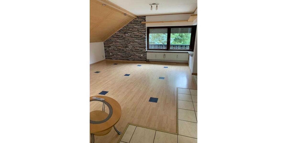 Dachgeschoßwohnung Großrinderfeld - 4 Zimmer, 105 m&sup2;, 680&euro; | Angebot:25990828