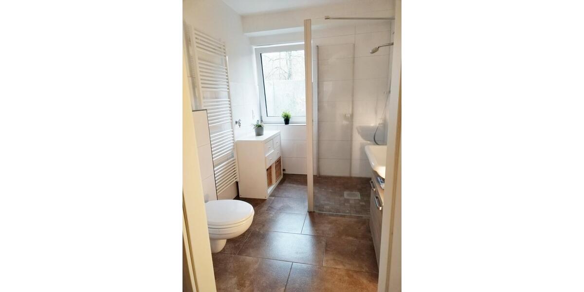 Helle 1-Zi.-Whg, Wü- Leistenstraße, Parkett, EBK, Terrasse, Stpl. 1 zimmer