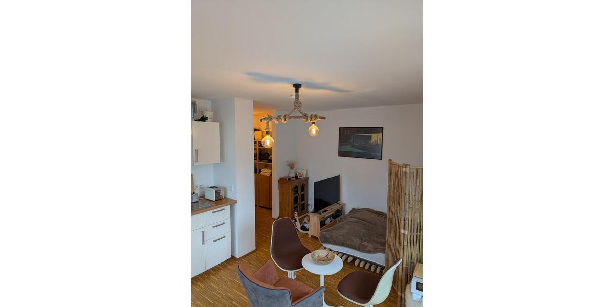 Helle 1-Zi.-Whg, Wü- Leistenstraße, Parkett, EBK, Terrasse, Stpl. 1 zimmer