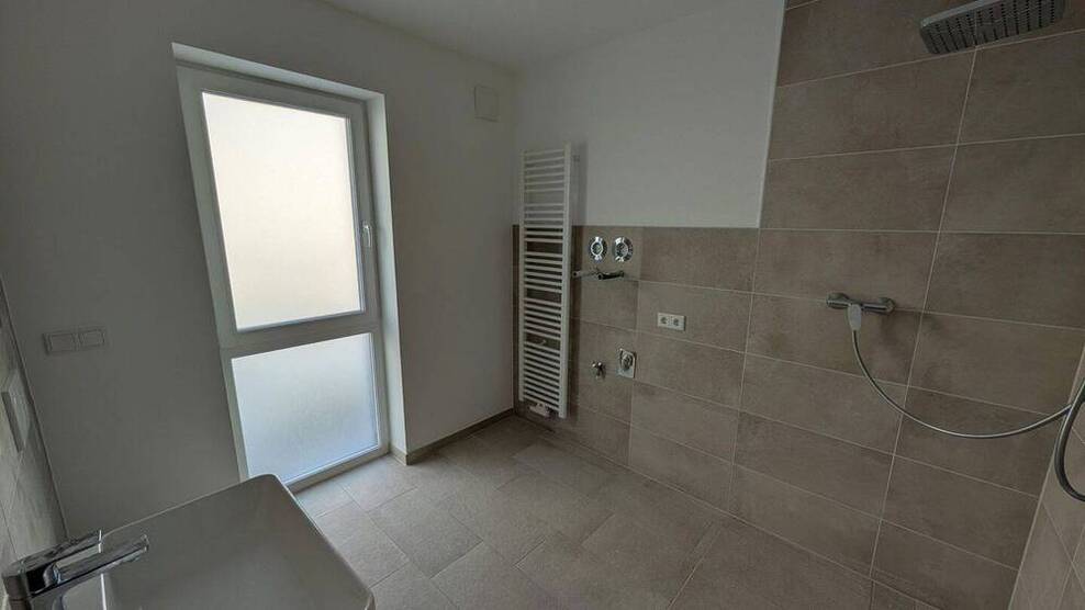 Tolle NeubauWohnung mit Terrasse, Garten und Wallbox - Erstbezug in ruhiger Lage von Würzburg
