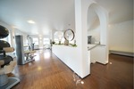 Nur 20 Minuten von Würzburg in Arnstein: Hochwertige Physiopraxis & vermietete 4-Zimmer-DG-Wohnung - Gewerbeobjekt Würzburg Würzburg | Angebot:26670132