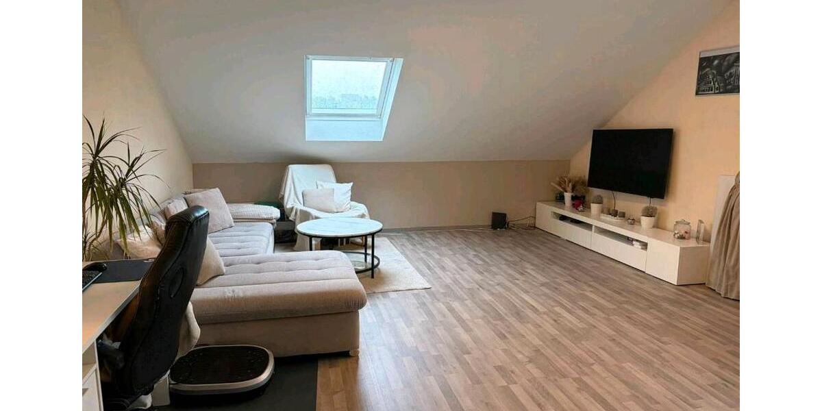 Dachgeschoßwohnung Gerbrunn - 5.5 Zimmer, 130 m&sup2;, 1.350&euro; | Angebot:26573287