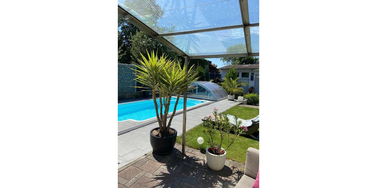 Wunderschöne EG-Wohnung - exklusiver Pool, Kamin & großem Garten 5.5 zimmer