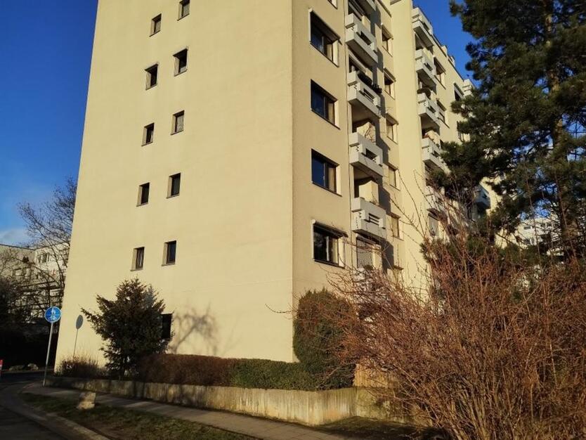 4 Zi. WHG, 90 m2 WÜ-Heuchelhof Stellplatz Balkon, Familien Paare zimmer
