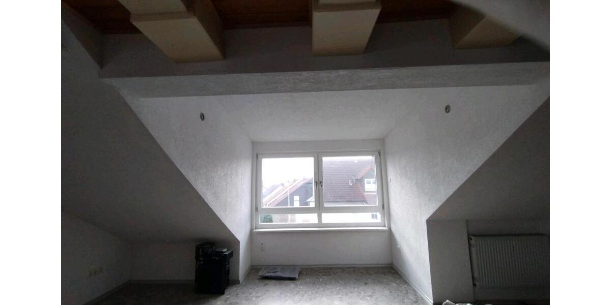 Dachgeschoßwohnung Waldbüttelbrunn - 3 Zimmer, 75 m&sup2;, 1.000&euro; | Angebot:26598082