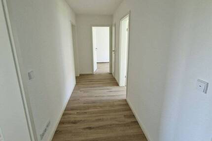 frisch renovierte 3-Zimmerwohnung im 2. ObergeschossDachgeschoss mit Balkon in der Westsiedlung