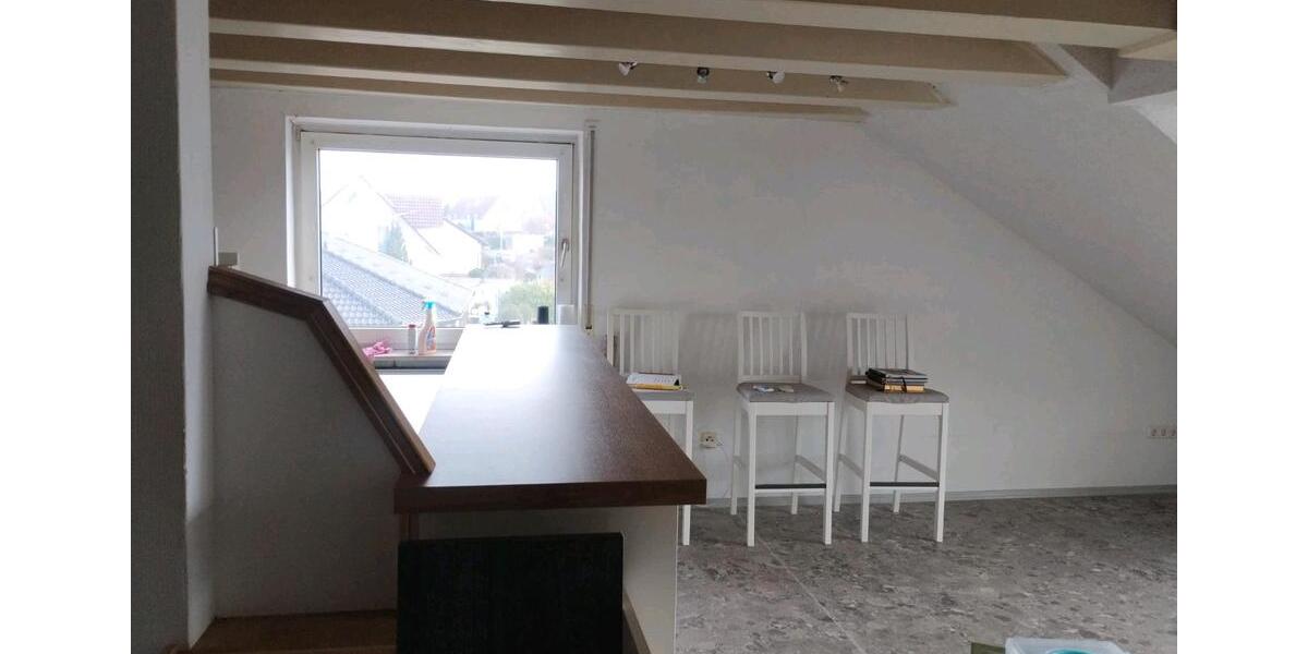 Dachgeschoßwohnung Waldbüttelbrunn - 3 Zimmer, 75 m&sup2;, 1.000&euro; | Angebot:26598082