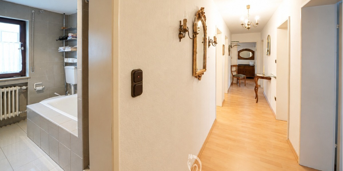 Zweifamilienhaus mit Garten, Ausbaureserve im DG und ausgebautem Bereich im UG - Zweifamilienhaus Zell am Main | Angebot:26876421