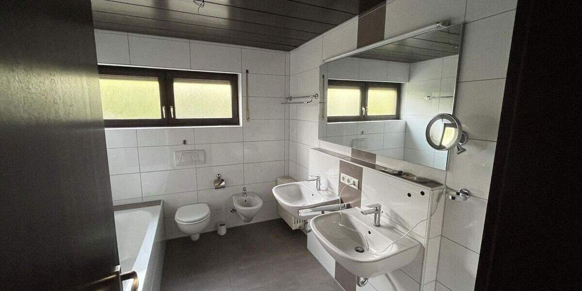 Freistehender Bungalow mit 2 Appartements 7 zimmer