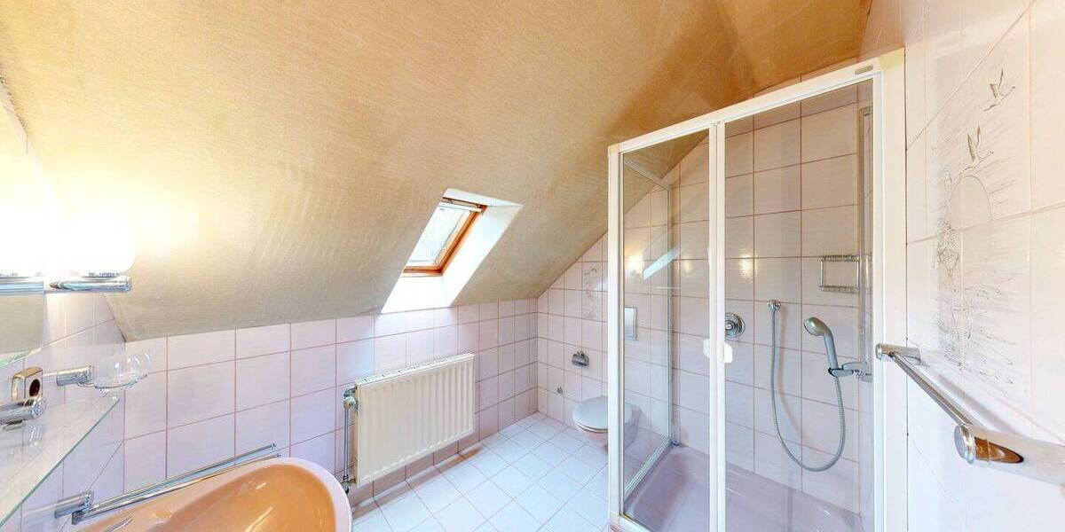 Einfamilienhaus Eibelstadt - 7 Zimmer, 331 m&sup2;, 750.000&euro; | Angebot:25984576