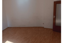 Helles ArbeitsZimmer in 2er-Bürogemeinschaft zur Untermiete