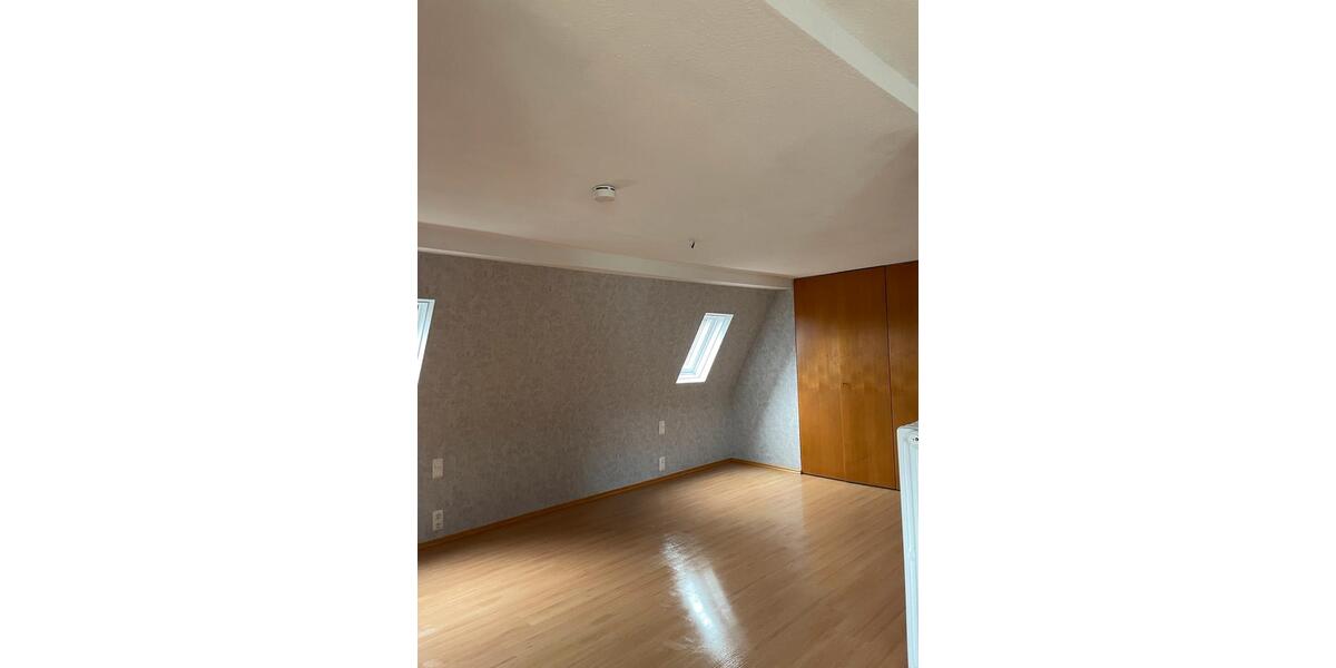 Dachgeschoßwohnung Zellingen - 3 Zimmer, 65 m&sup2;, 1.100&euro; | Angebot:24852151