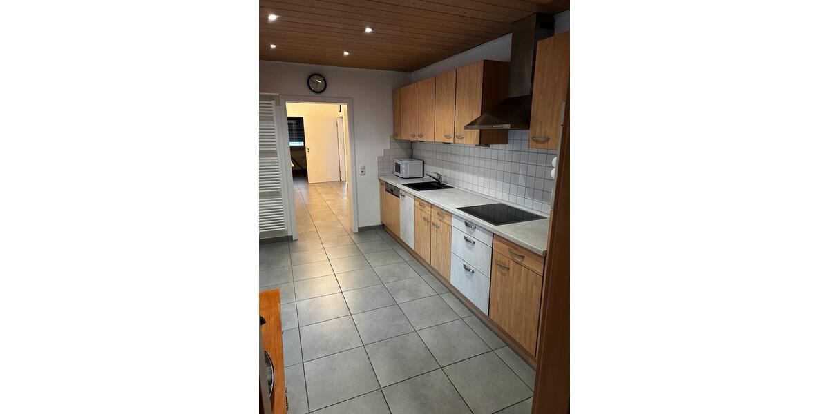 Helle 4 Zimmer Wohnung für zwei Personen oder auch als Praxis 4 zimmer