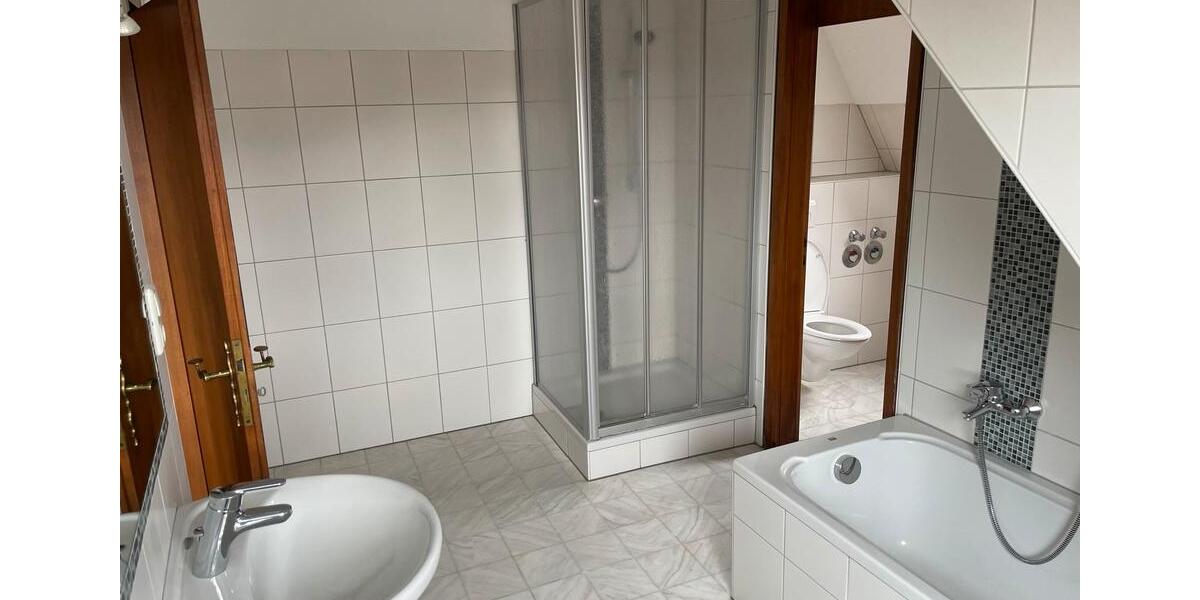 Dachgeschoßwohnung Zellingen - 3 Zimmer, 65 m&sup2;, 1.100&euro; | Angebot:24852151