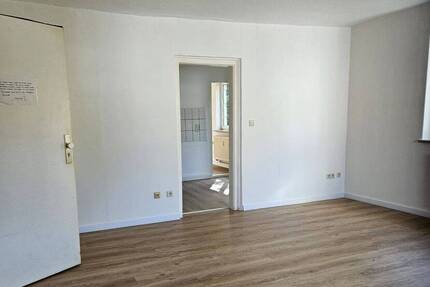 Helle und frisch renovierte 2-Zimmer-Wohnung geeignet für Single oder Paare