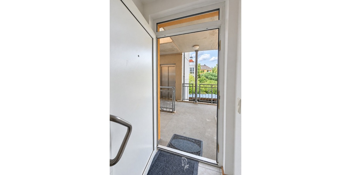 Altersgerecht, Aufzug und Stellplatz: Helle 2-Zimmer-Wohnung mit Balkonloggia - Etagenwohnung Würzburg Zellerau | Angebot:27134349