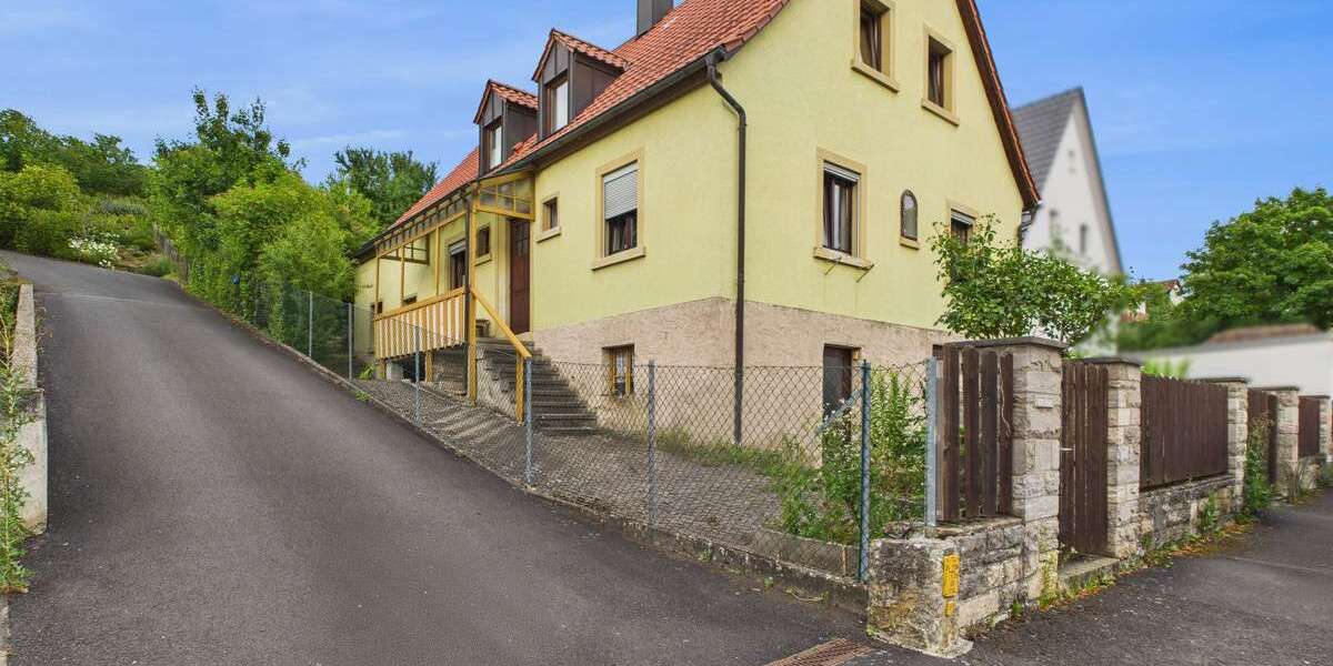Haus zum Kaufen in Würzburg Versbach 399.000 € 100 m² 5 zimmer