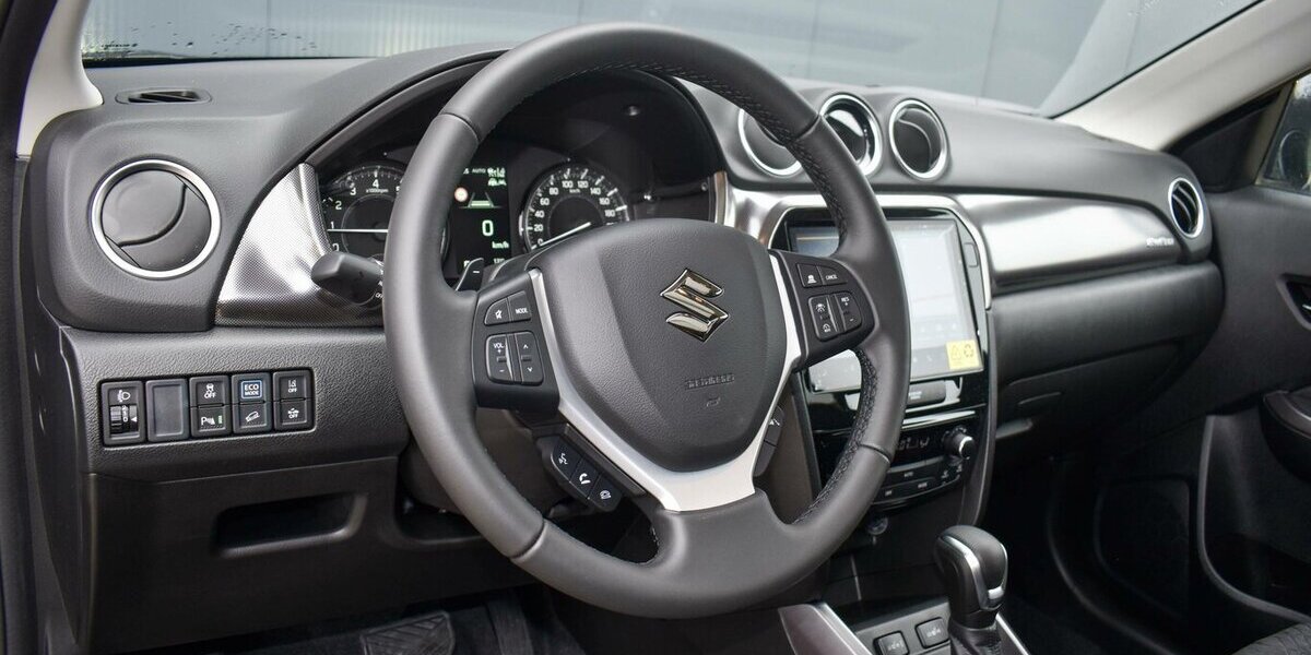Suzuki Vitara Comfort+ 1.5l Hybrid AGS Allgrip 2.390 km 25.900 &euro; Höchberg-Würzburg 97204