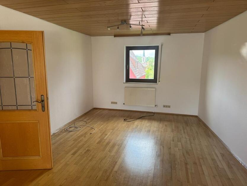 Schöne 5 Zimmer Wohnung, 115qm in Thüngersheim zu vermieten