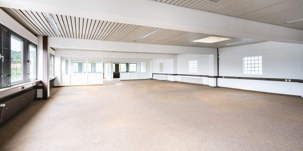 Lagerhalle mit LKW-Werkstatt und Bürogebäude zimmer