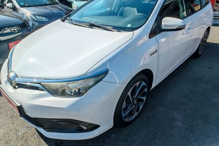 Toyota Auris 111.800 km 13.900 &euro; Sommerach 97334