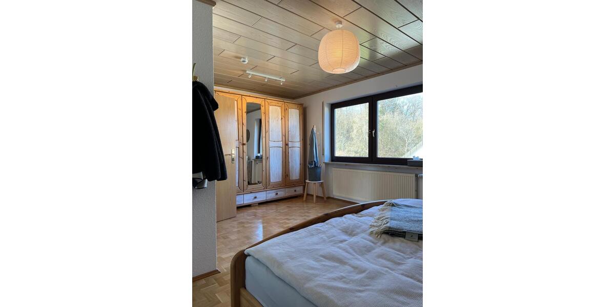 Dachgeschoßwohnung Höchberg - 3 Zimmer, 78 m&sup2;, 850&euro; | Angebot:25881492