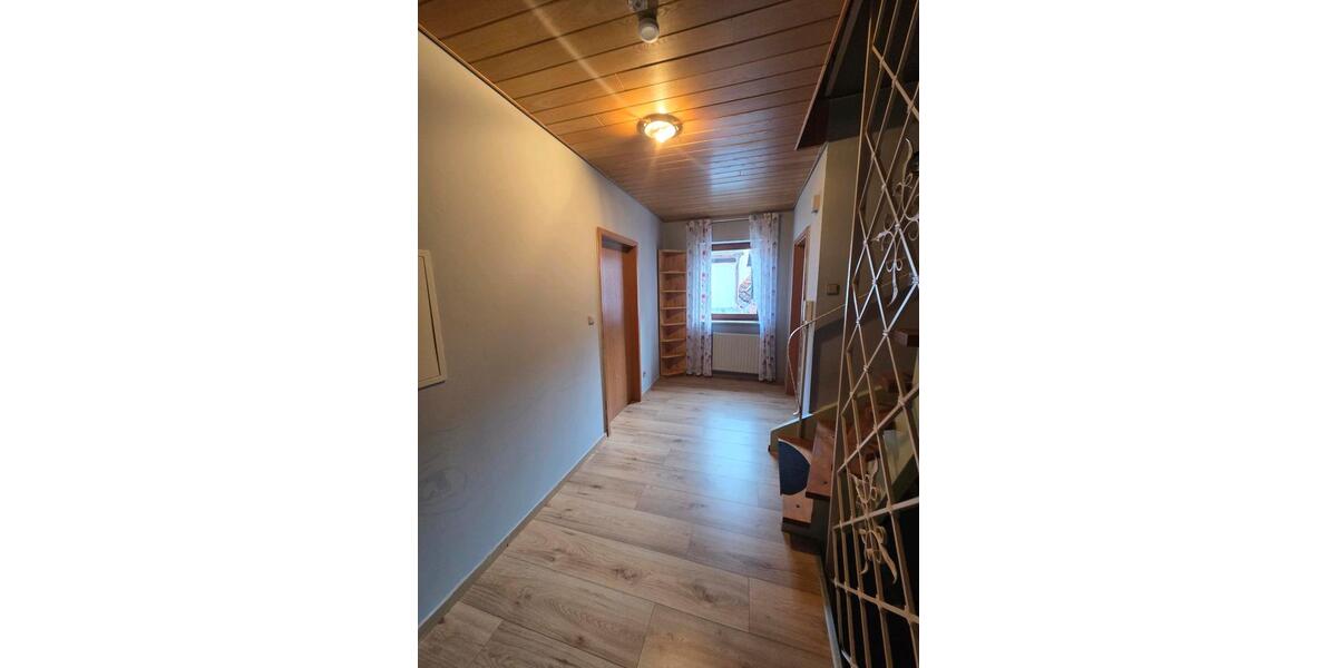 Einfamilienhaus Mainbernheim - 6.5 Zimmer, 260 m&sup2;, 1.700&euro; | Angebot:27613282