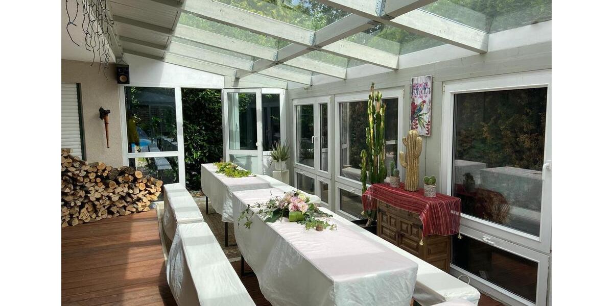 Wunderschöne EG-Wohnung - exklusiver Pool, Kamin & großem Garten 5.5 zimmer