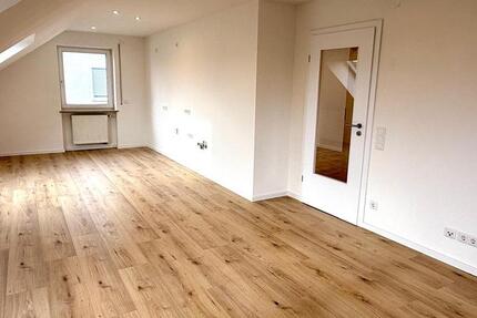 Helle 3-Zimmer-Wohnung mit Balkon in Eibelstadt, Erstbezug zimmer