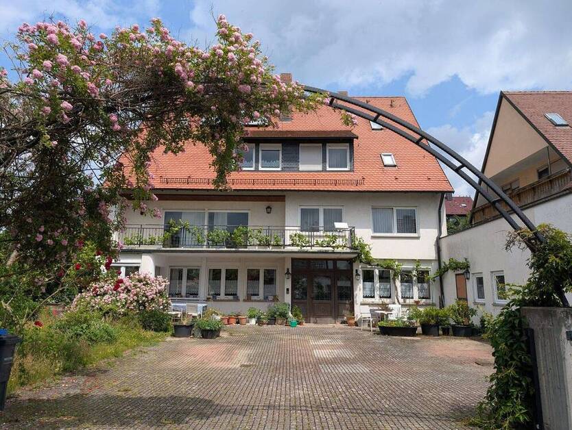 Investition 3 Wohnungen und 5 EinZimmerappartements