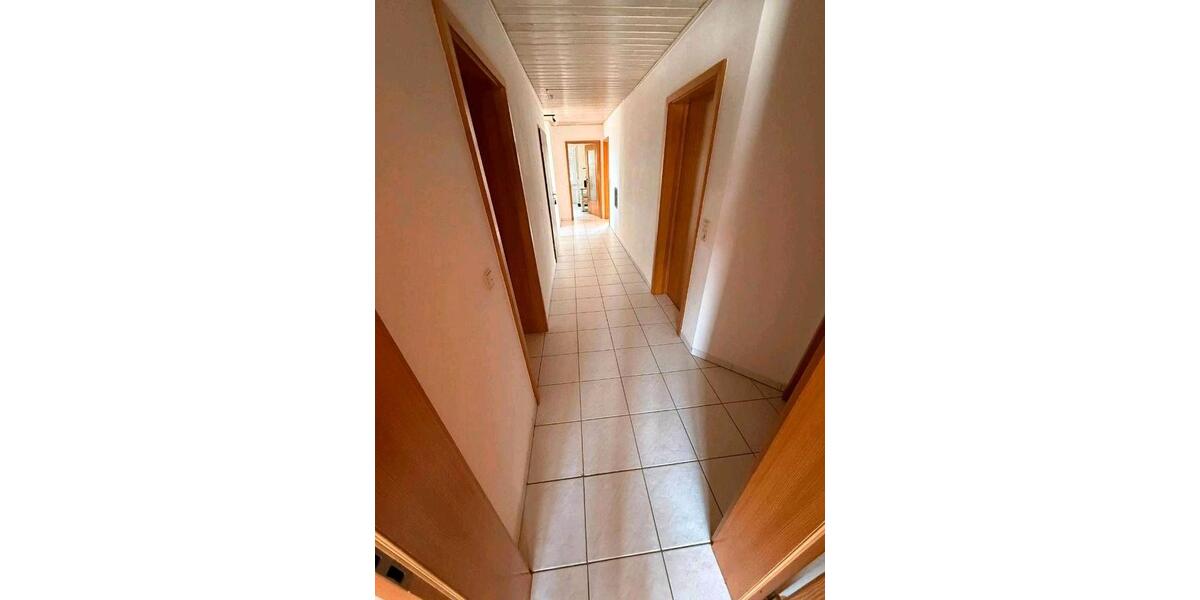 Dachgeschoßwohnung Prosselsheim - 4 Zimmer, 120 m&sup2;, 700&euro; | Angebot:26211442