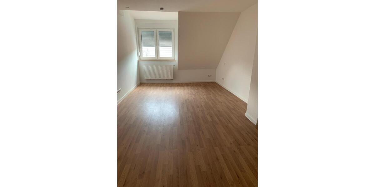 Dachgeschoßwohnung Eußenheim - 1 Zimmer, 38 m&sup2;, 390&euro; | Angebot:24748406