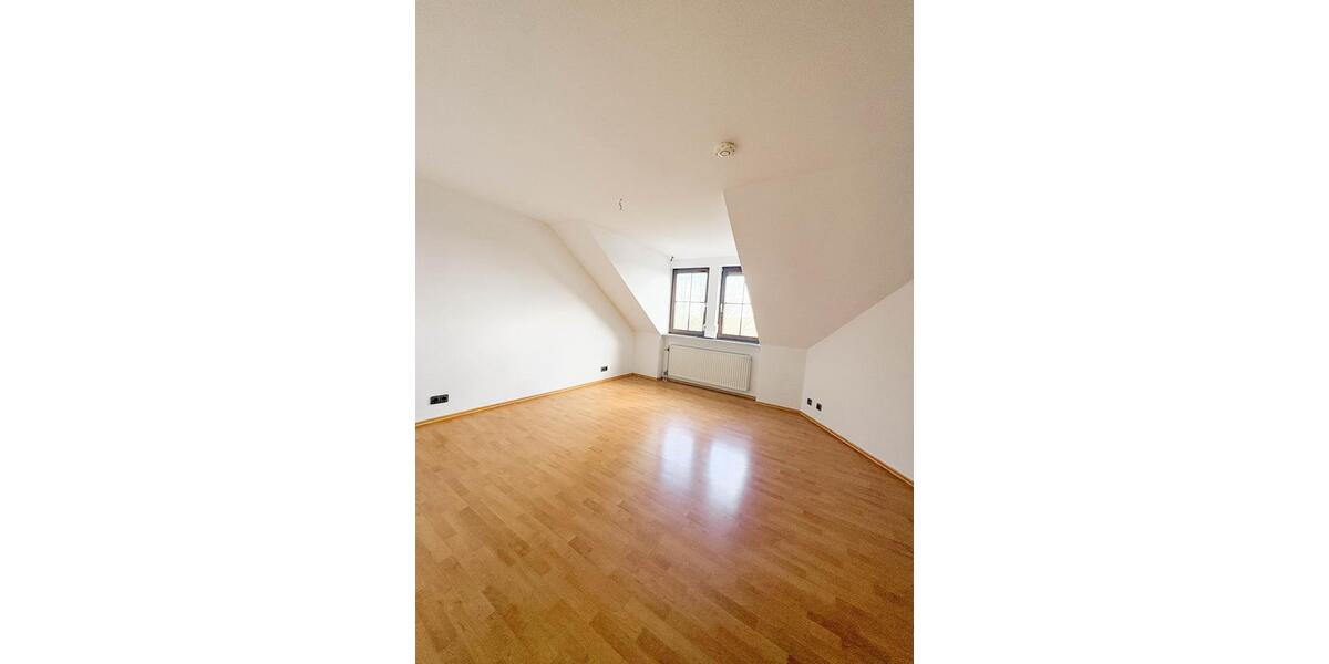 Dachgeschoßwohnung Würzburg Lengfeld - 3 Zimmer, 117 m&sup2;, 1.290&euro; | Angebot:25960436