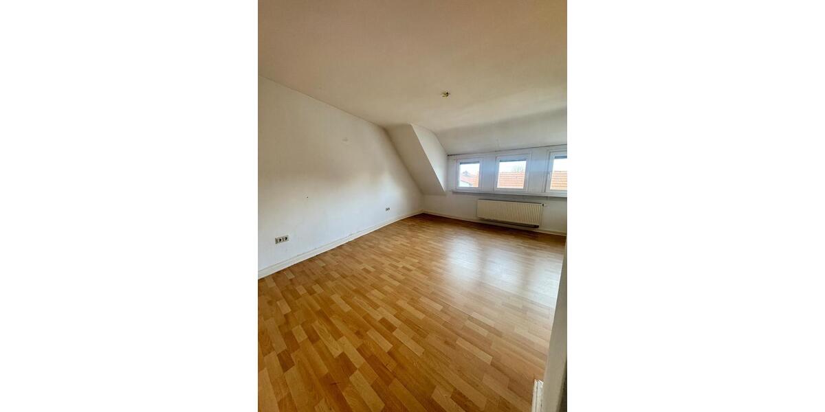Dachgeschoßwohnung Kitzingen - 2 Zimmer, 63 m&sup2;, 500&euro; | Angebot:25257451