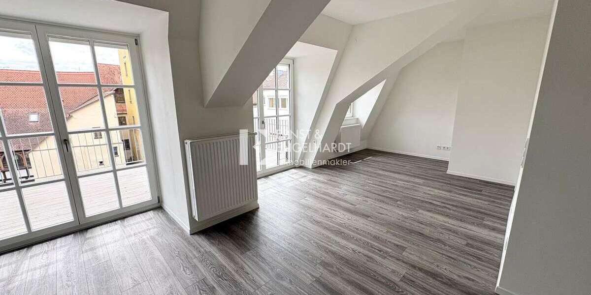 Etagenwohnung Kitzingen - 3 Zimmer, 140 m&sup2;, 1.400&euro; | Angebot:27281105