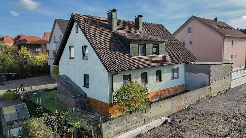 Mehrfamilienhaus, Wohnhaus Waldbüttelbrunn - 7 Zimmer, 164 m&sup2;, 380.000&euro; | Angebot:26016142
