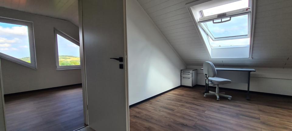 Dachgeschoßwohnung Grünsfeld - 2.5 Zimmer, 106 m&sup2;, 900&euro; | Angebot:25809966