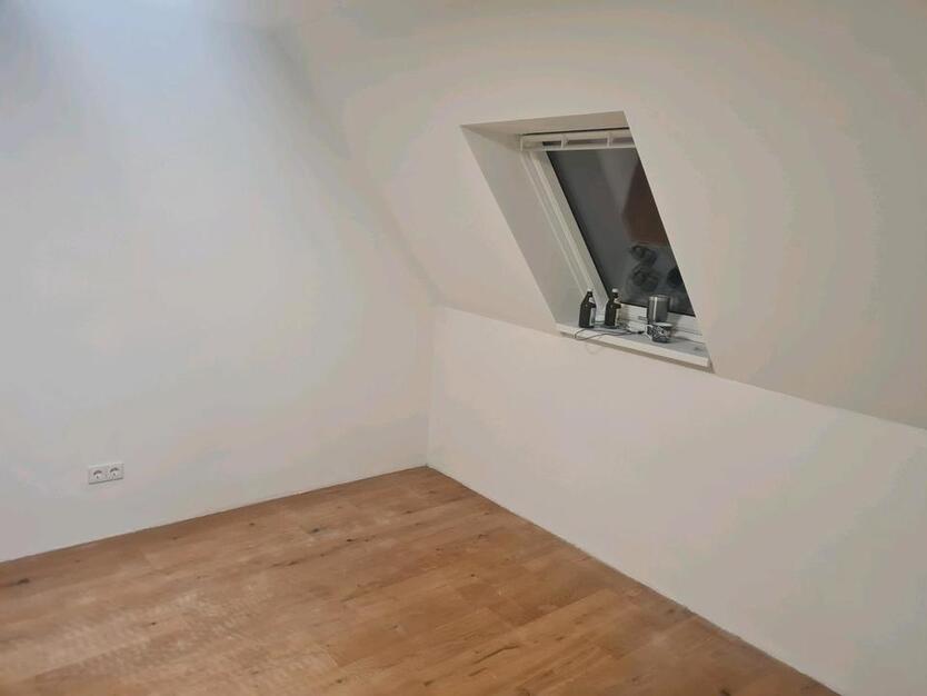 Einfamilienhaus ca. 170 QM Wohnfläche teilrenoviert.